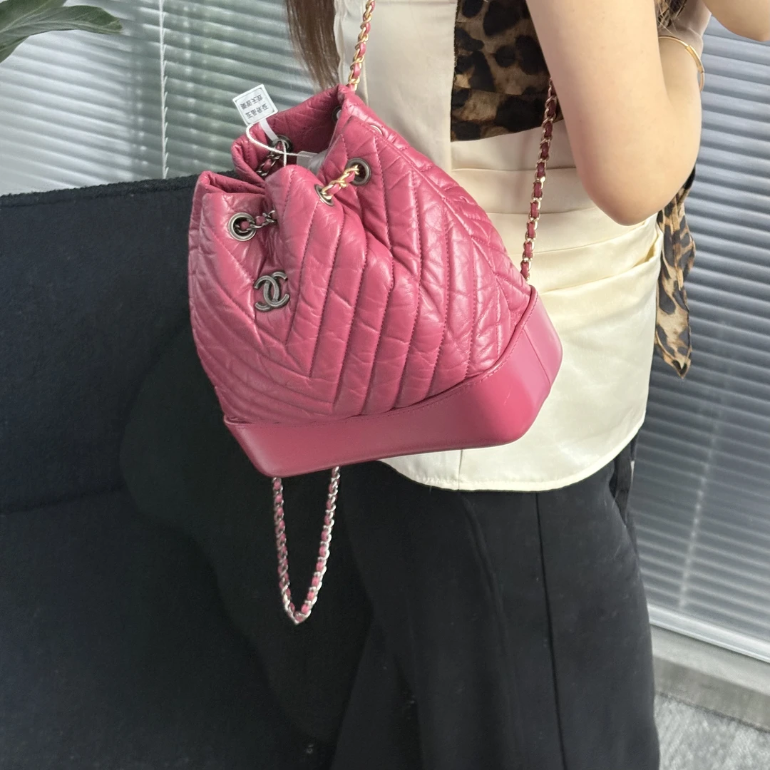 95新 Chanel/香奈儿 粉色油蜡流浪水桶双肩包wj