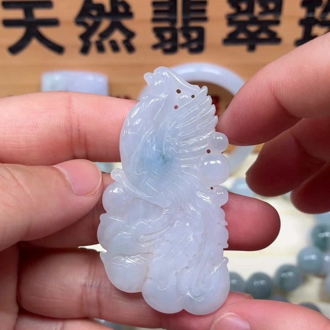翡翠未镶嵌颈饰凤凰
