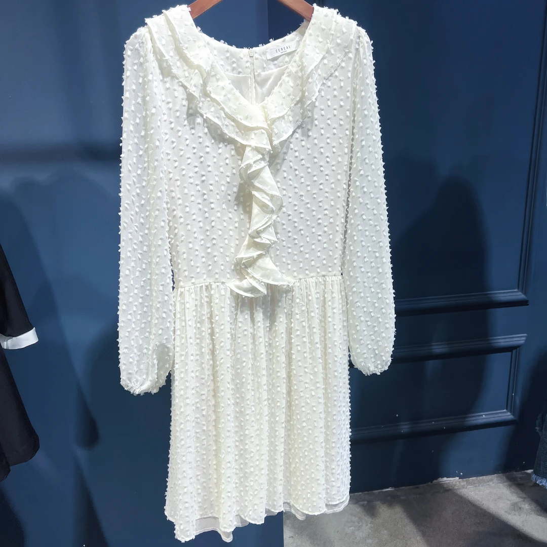 米白色连衣裙，修身洋气