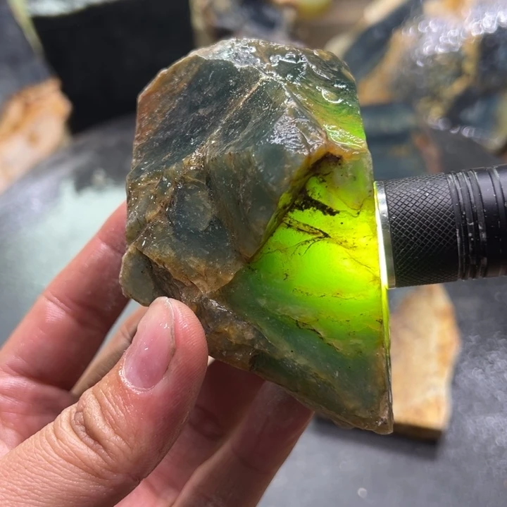 未镶嵌蛇纹石玉珠宝奇石