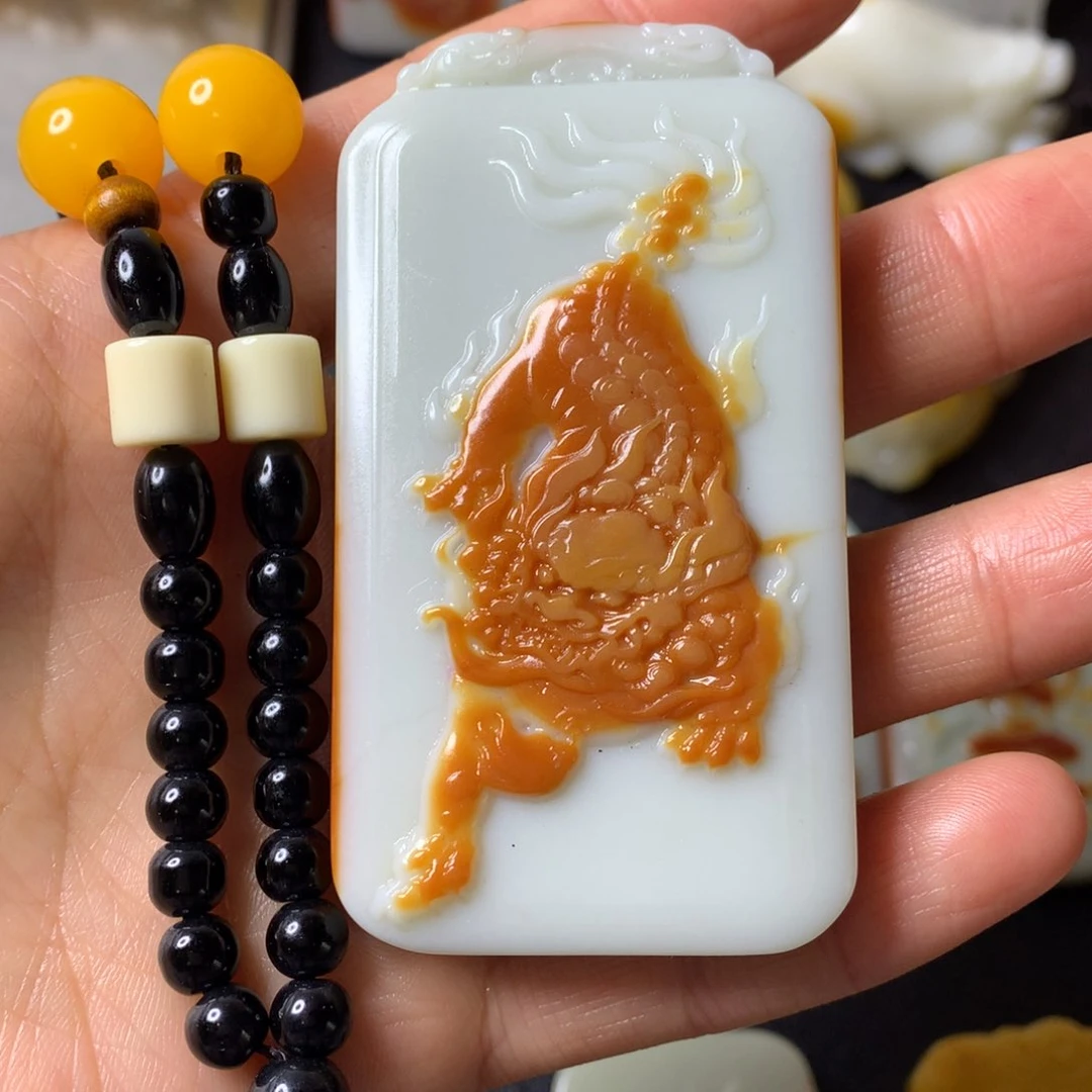 和田玉颈饰未镶嵌健****）