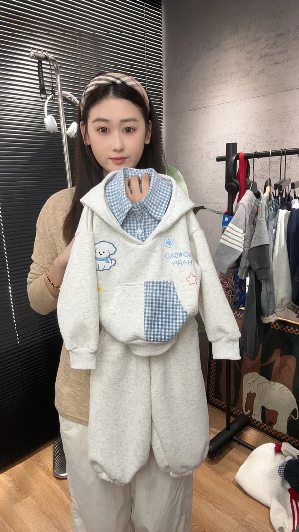 25新款儿童加绒快乐小狗套装百搭撞色格子假两件卫衣两件套