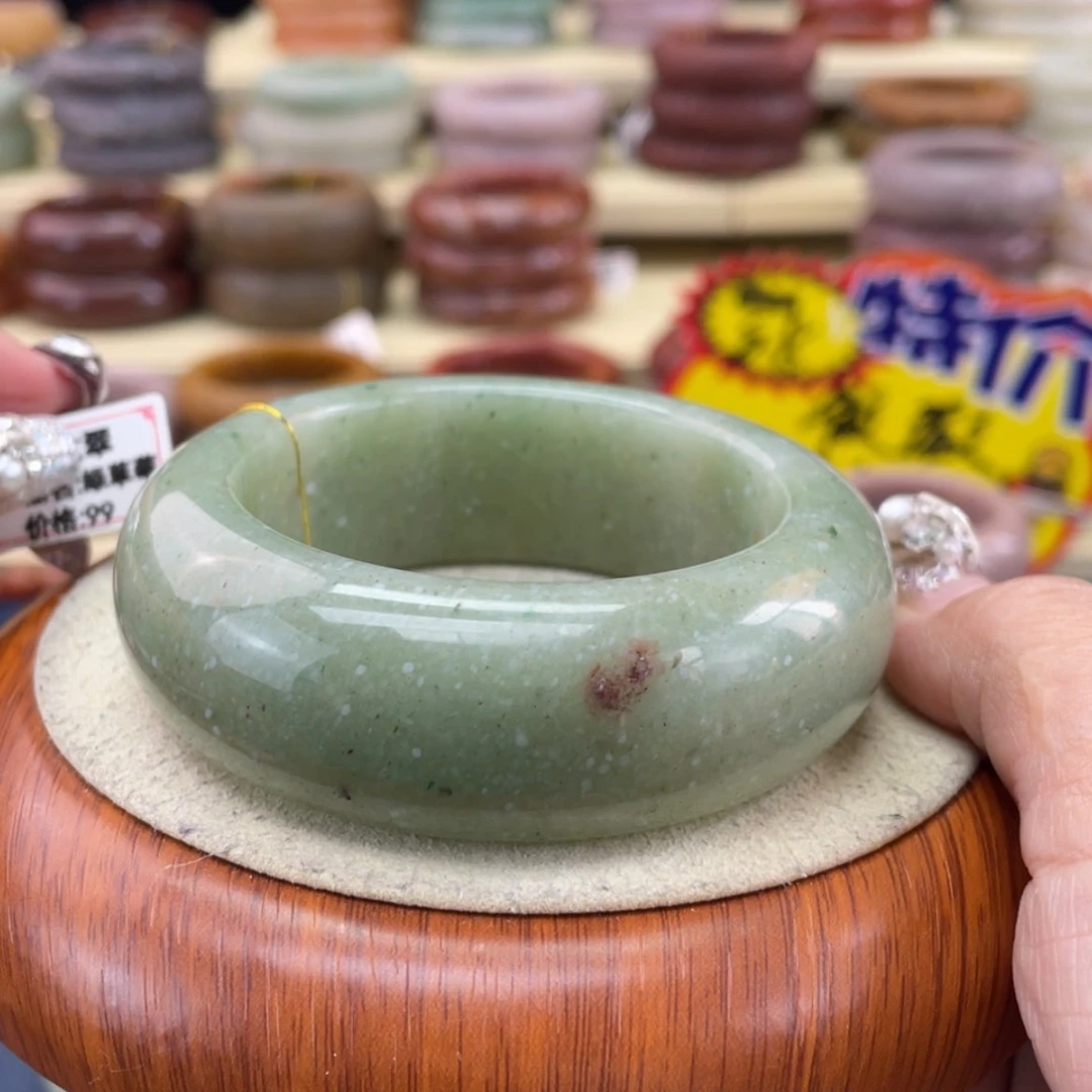 【闪购商品】石英质玉手镯未镶嵌皮****飞