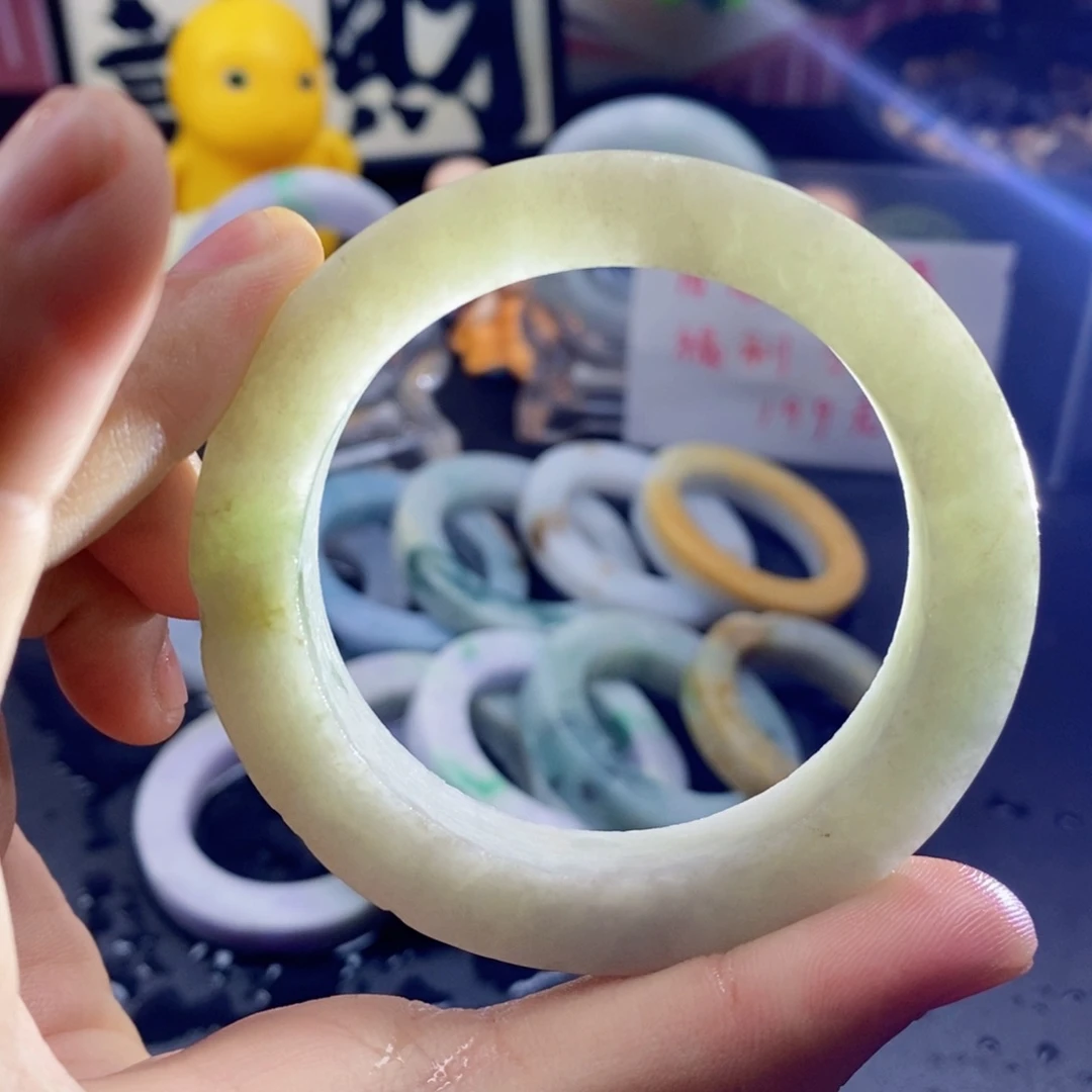 定制翡翠未镶嵌翡翠手镯