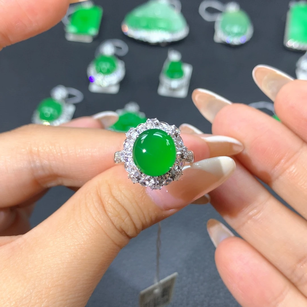 翡翠戒指18K金镶嵌翡翠