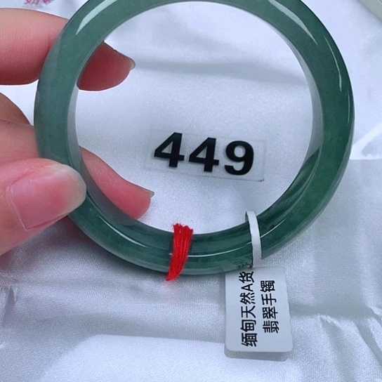 翡翠手镯未镶嵌翡翠手镯