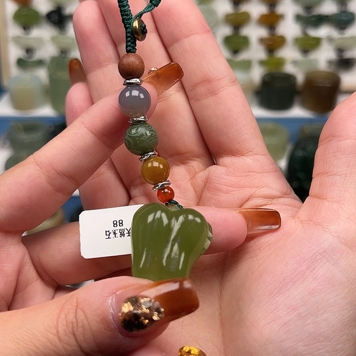 和田玉未镶嵌戒指辣椒 钥匙扣 交好运