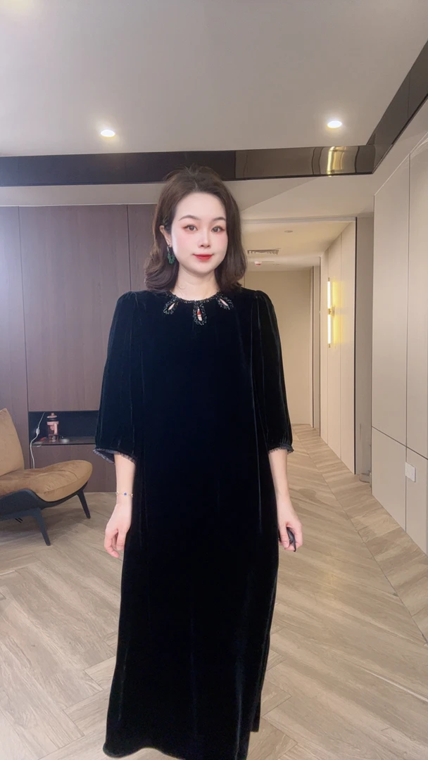 YS535领口3颗水滴状钉珠真丝丝绒连衣裙7分袖春秋新款黑色长裙