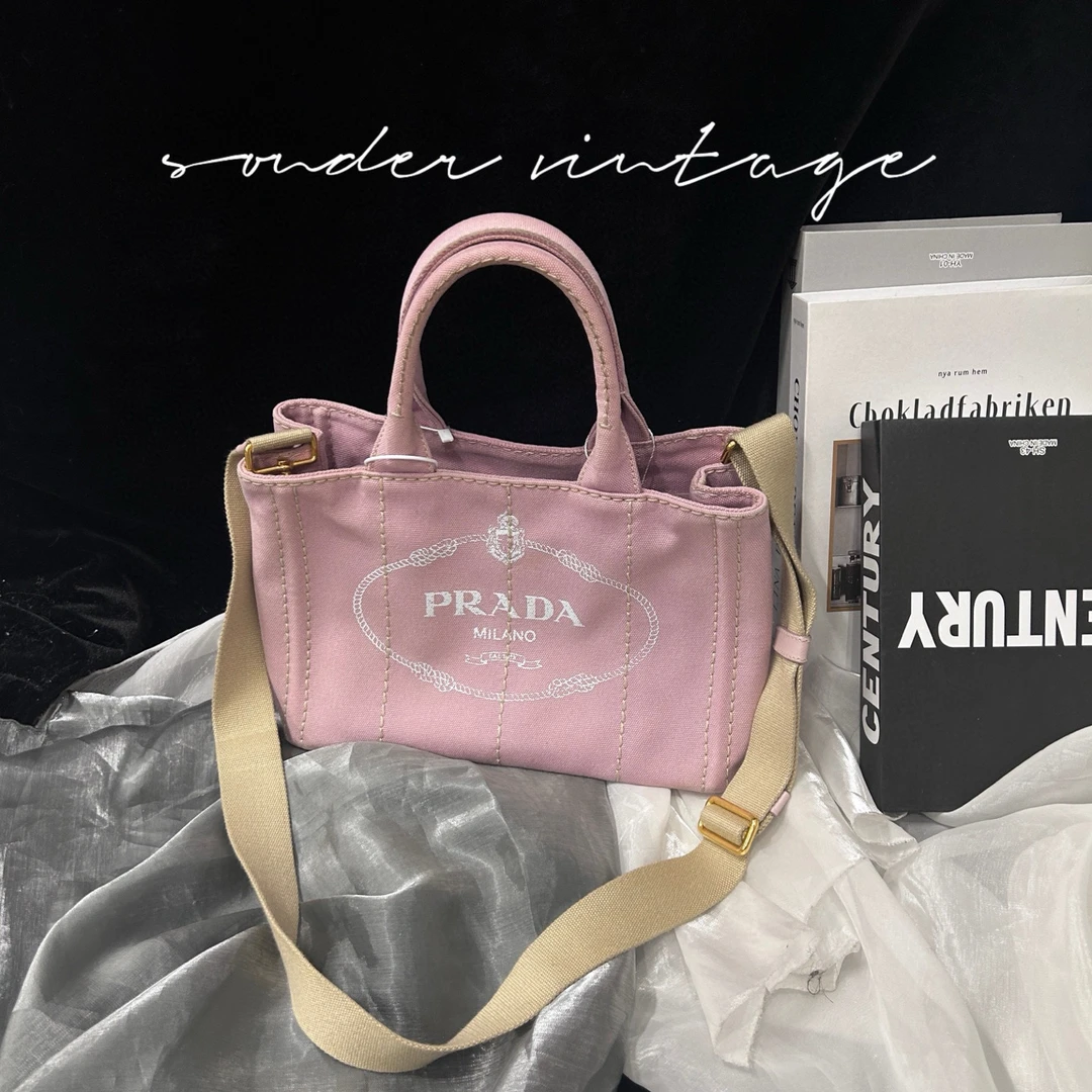 95新 Prada/普拉达 prada 斜挎包