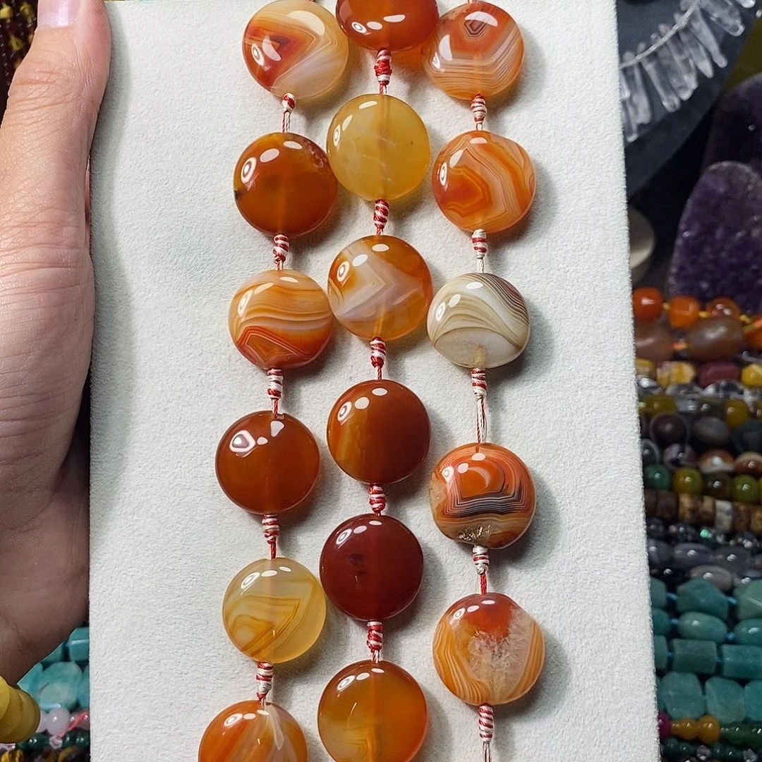 石英质玉未镶嵌，缠丝玛瑙圆饼25mm一条，