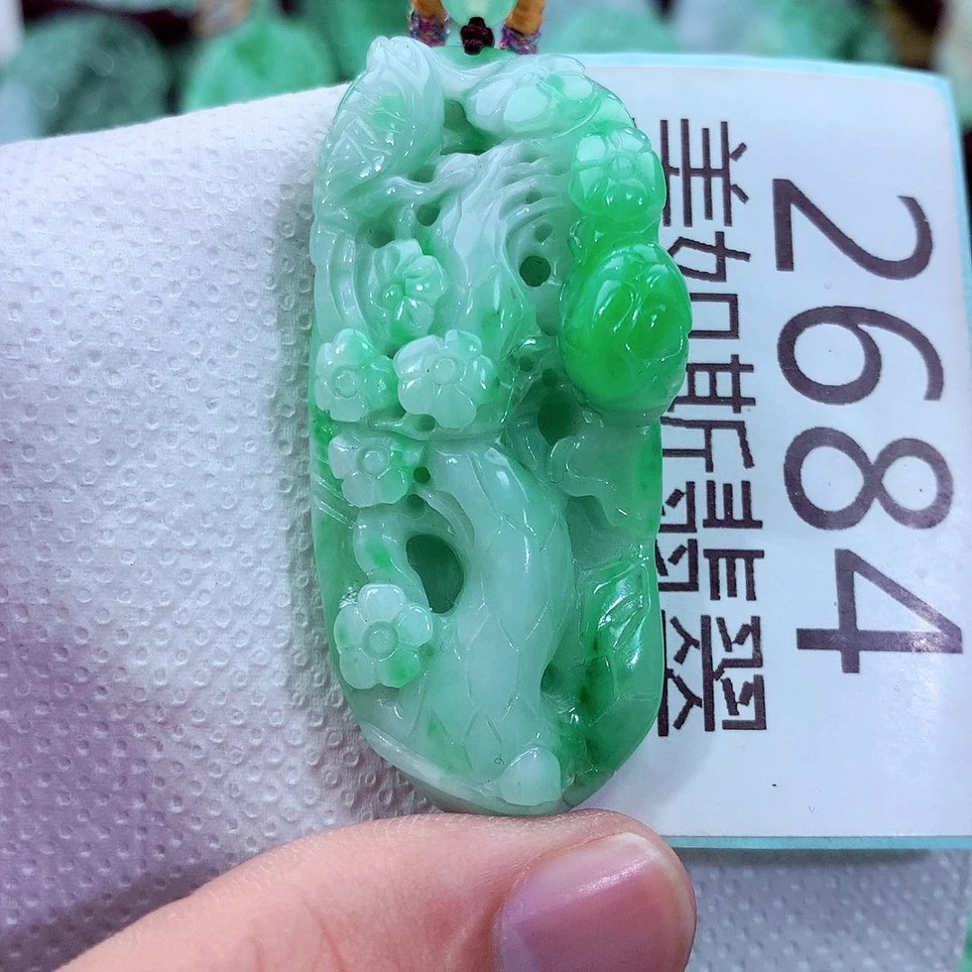 吊坠(不含链)未镶嵌翡翠