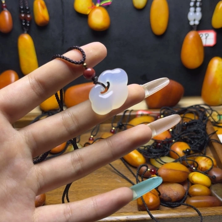 未镶嵌和田玉（糖玉）珠宝半成品