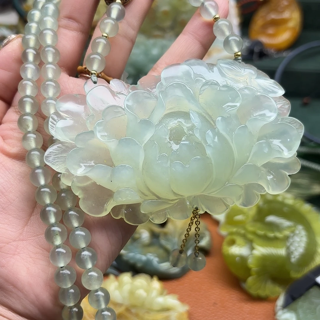 蛇纹石玉未镶嵌吊坠