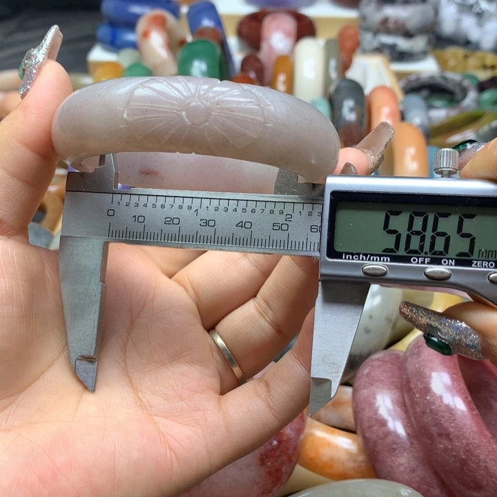 未镶嵌手镯石英质玉