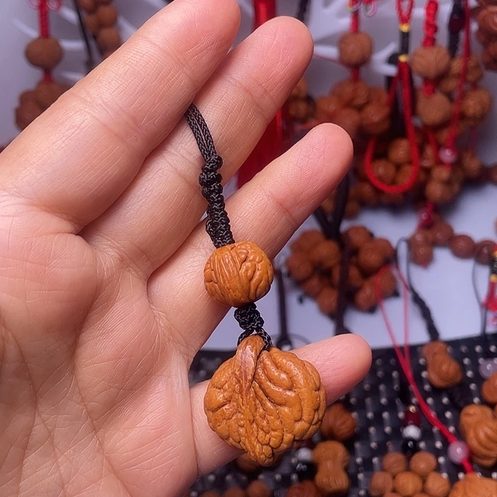 桃核吊坠龙纹桃枭