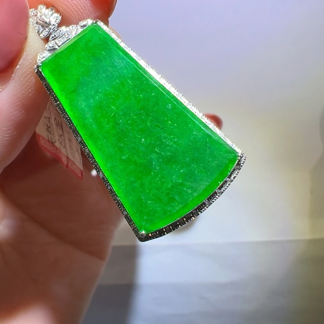 翡翠颈饰18K金镶嵌吊坠