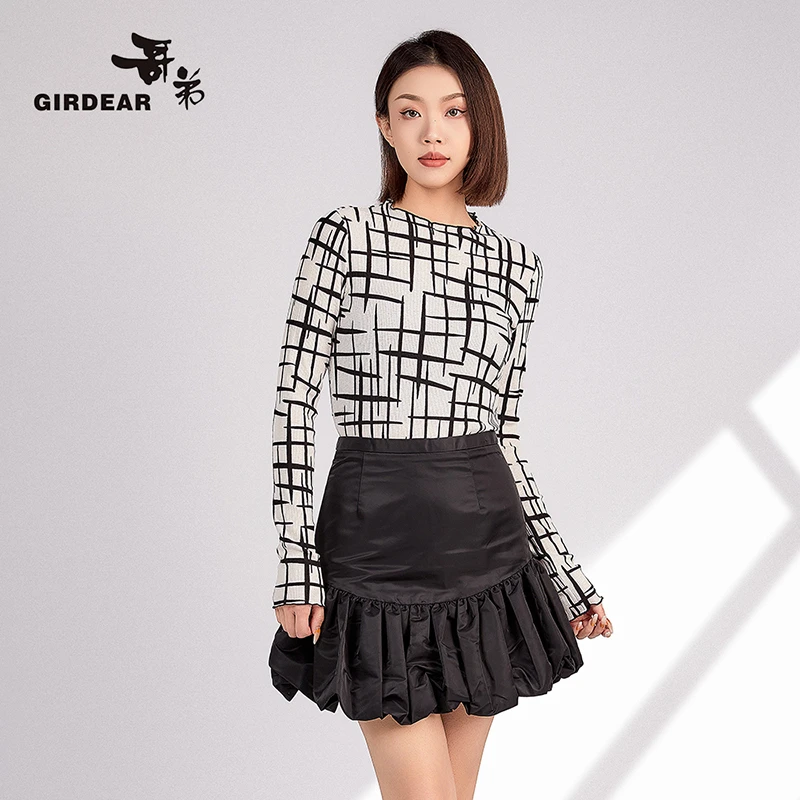 GIRDEAR/哥弟 黑白条纹新款弹力肌理感网纱修身打底衫女1300909