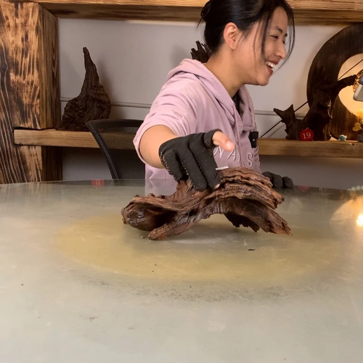 蜻***摘天然的云南紫柚木会黄水