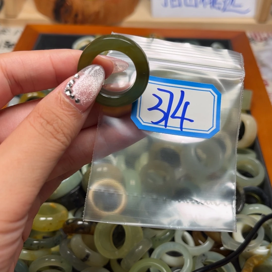 表***匠蛇纹石玉未镶嵌珠宝奇石