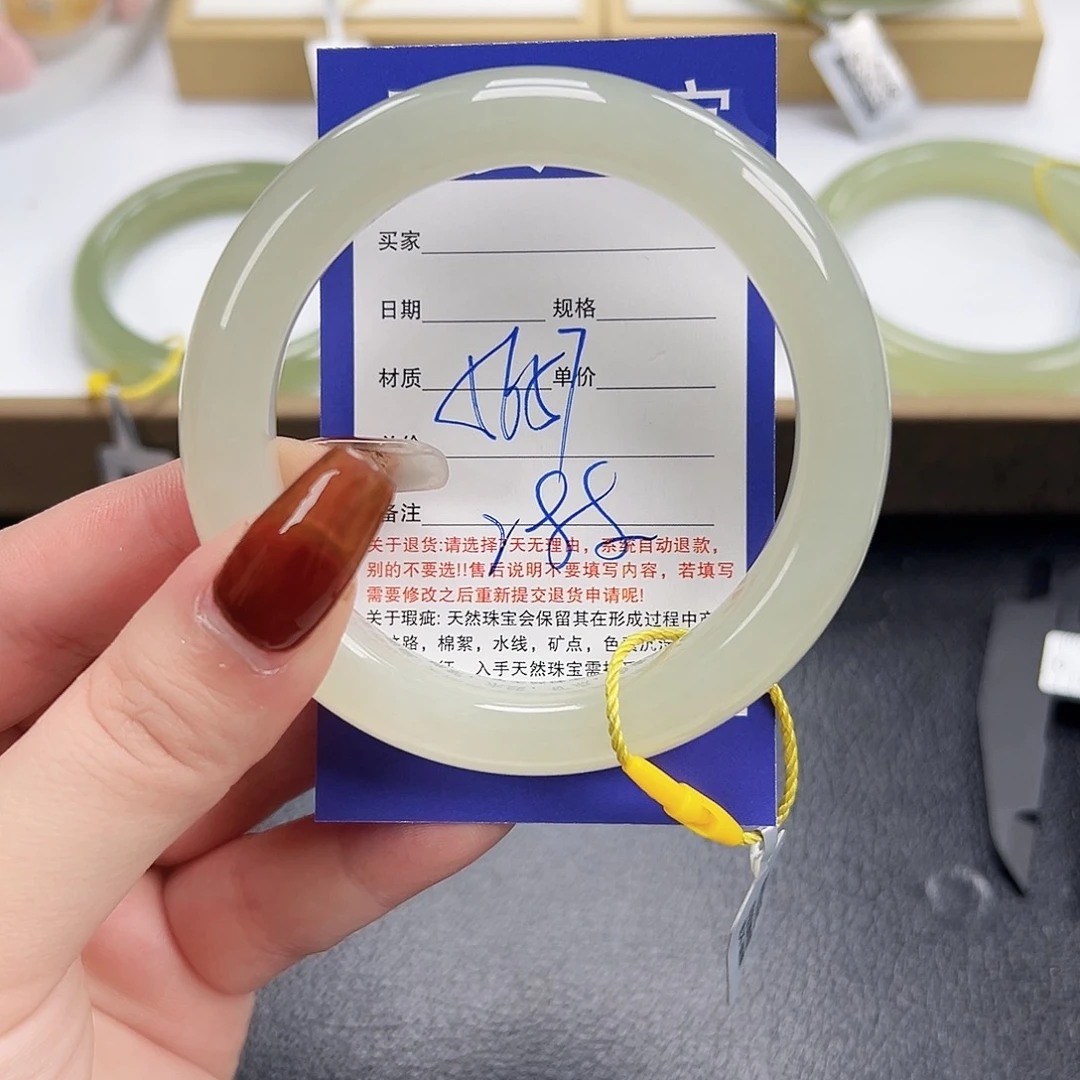 和田玉未镶嵌手镯