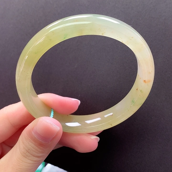 未镶嵌手镯石英质玉