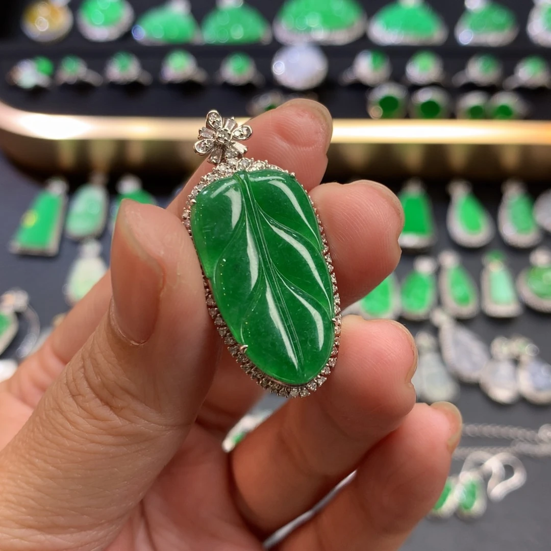 翡翠吊坠(不含链)18K金镶嵌