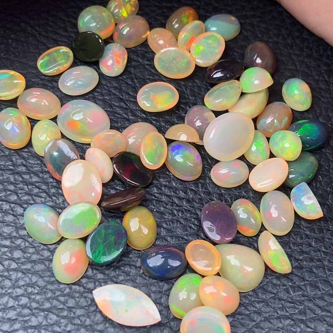 欧泊未镶嵌裸石一颗