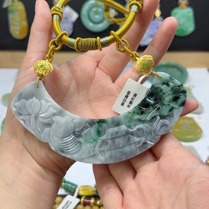 颈饰未镶嵌翡翠****吊坠