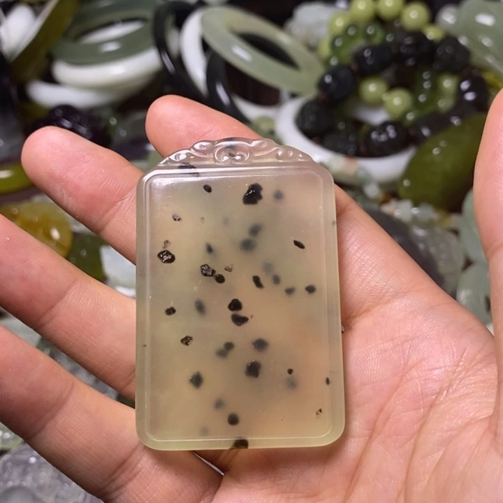 岫玉岫玉颈饰未镶嵌