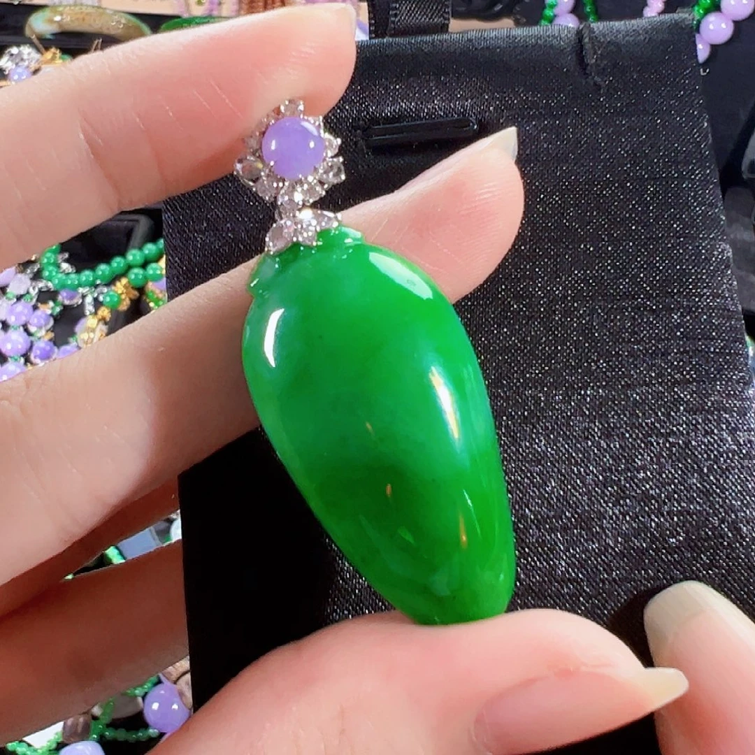 翡翠18K金镶嵌颈饰