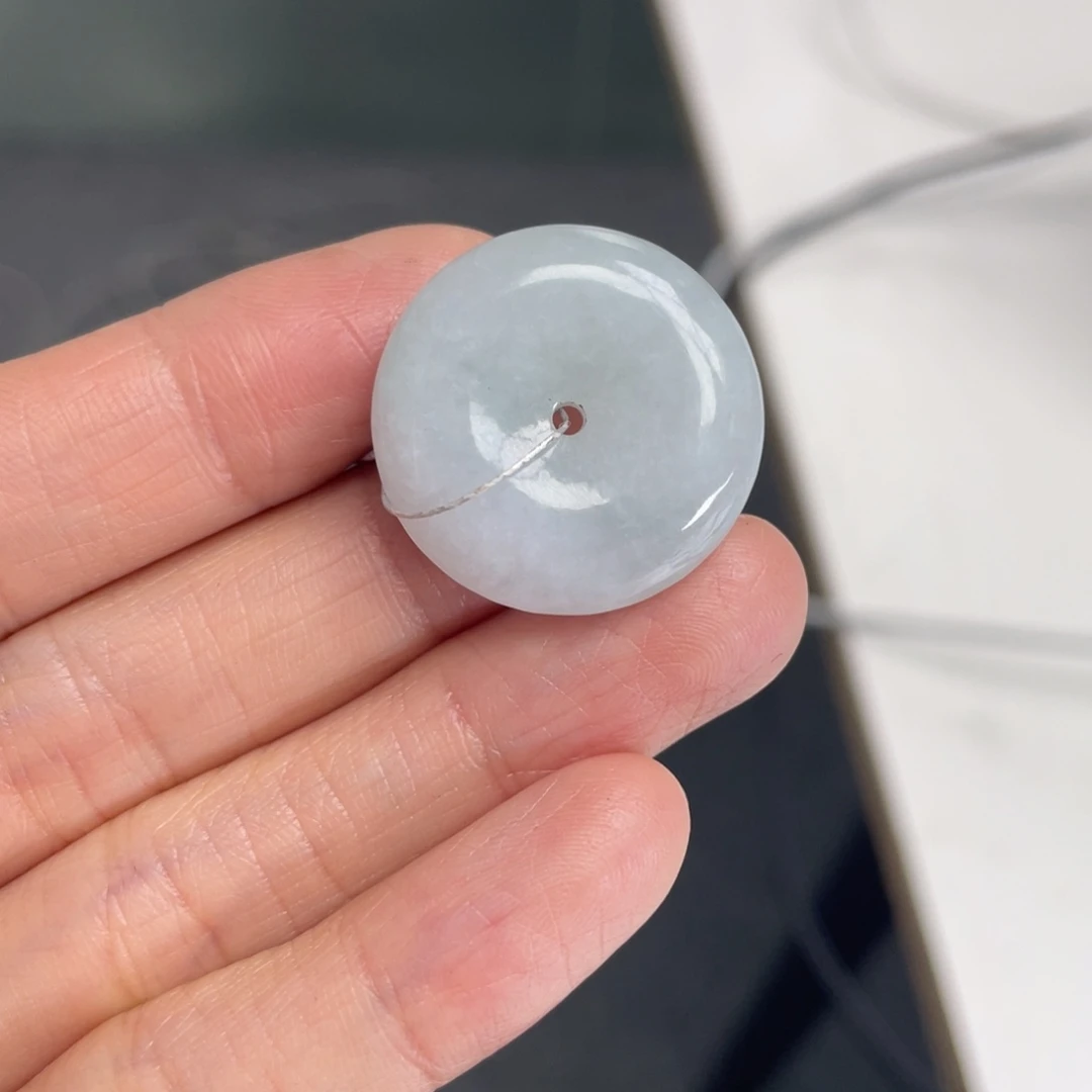 翡翠颈饰未镶嵌平安扣