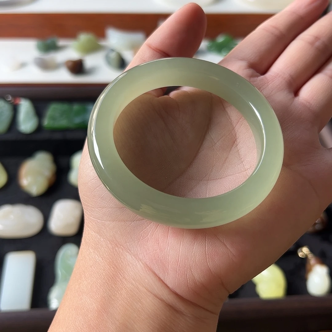 和田玉未镶嵌手镯