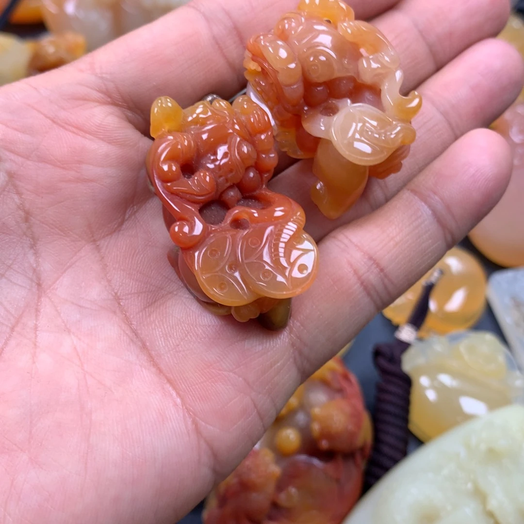 石英质玉（黄龙玉）颈饰未镶嵌国***屋貔貅一对