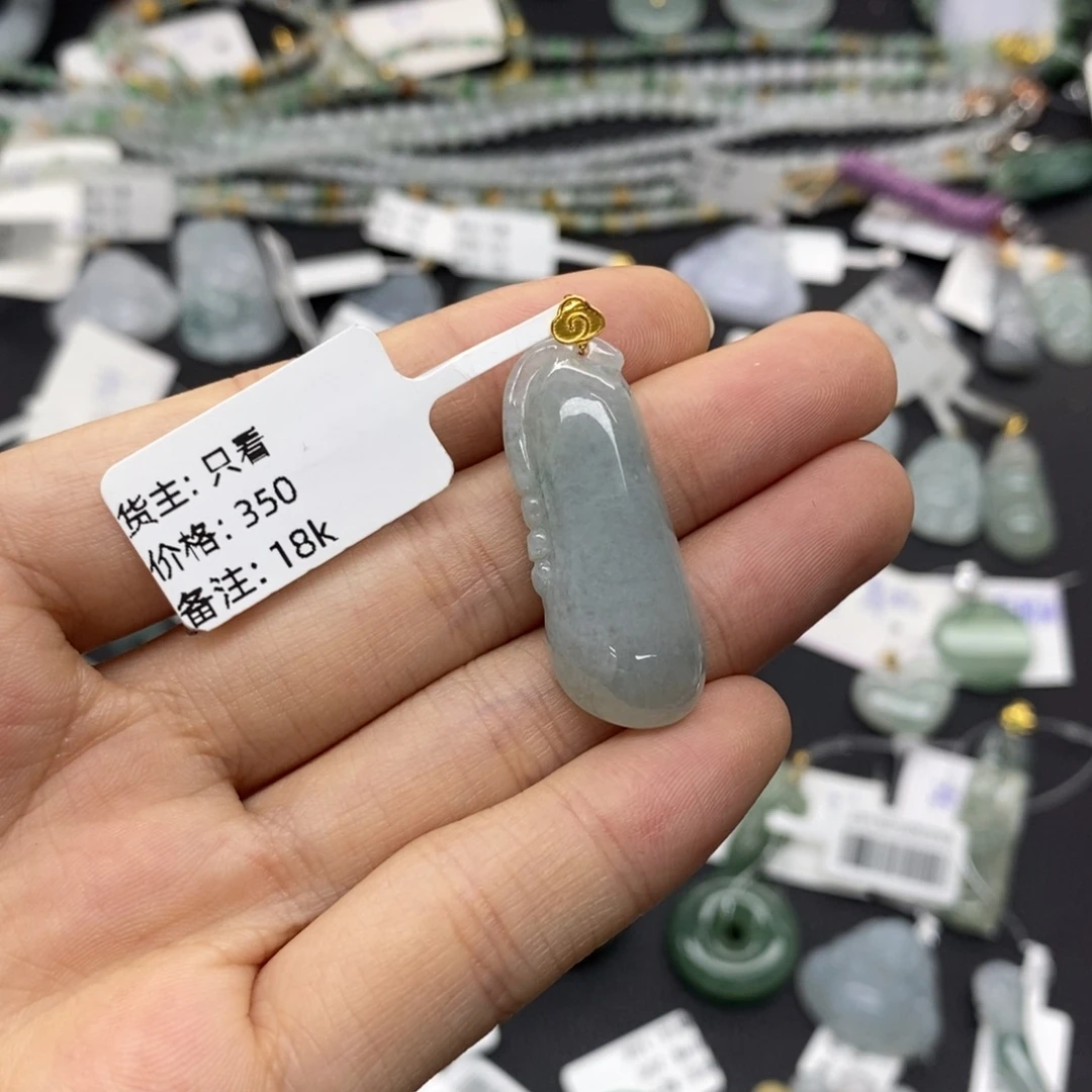 翡翠18K金镶嵌颈饰