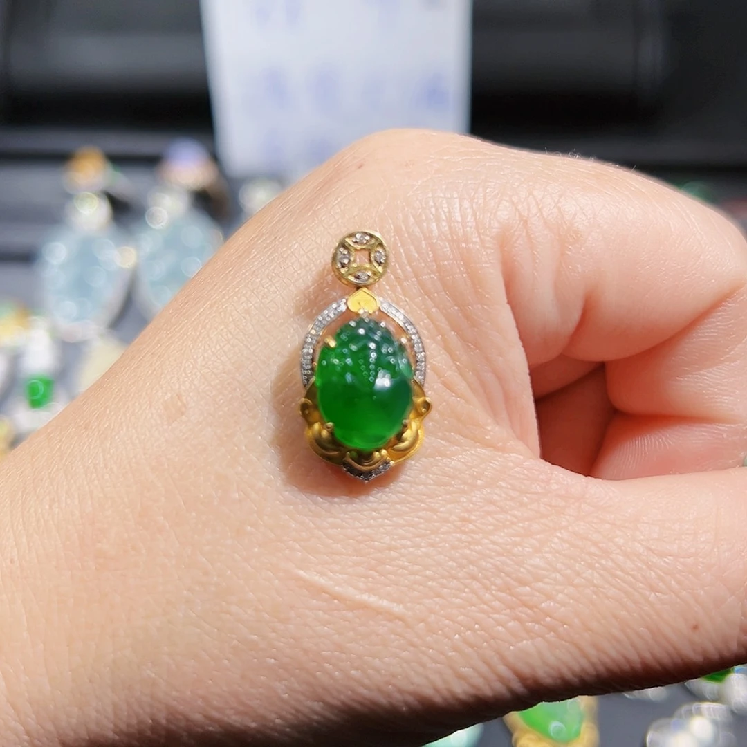 翡翠吊坠(不含链)18K金镶嵌?**?