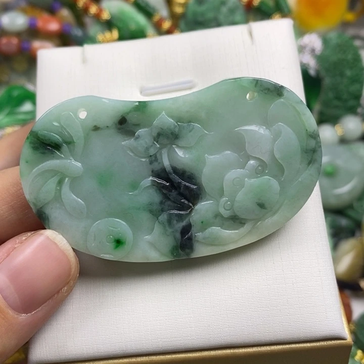 翡翠未镶嵌吊坠(赠链)