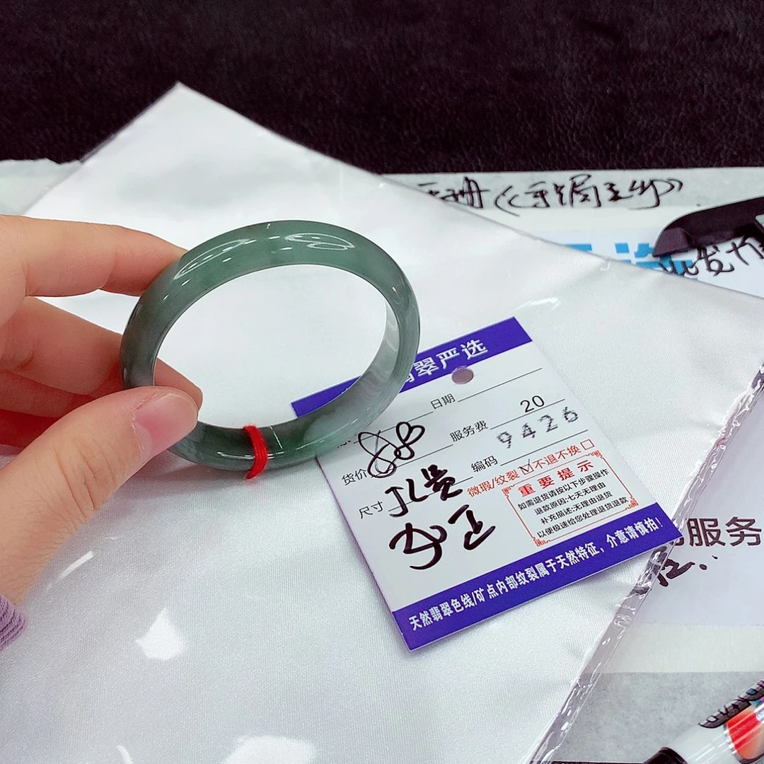 翡翠未镶嵌手镯www