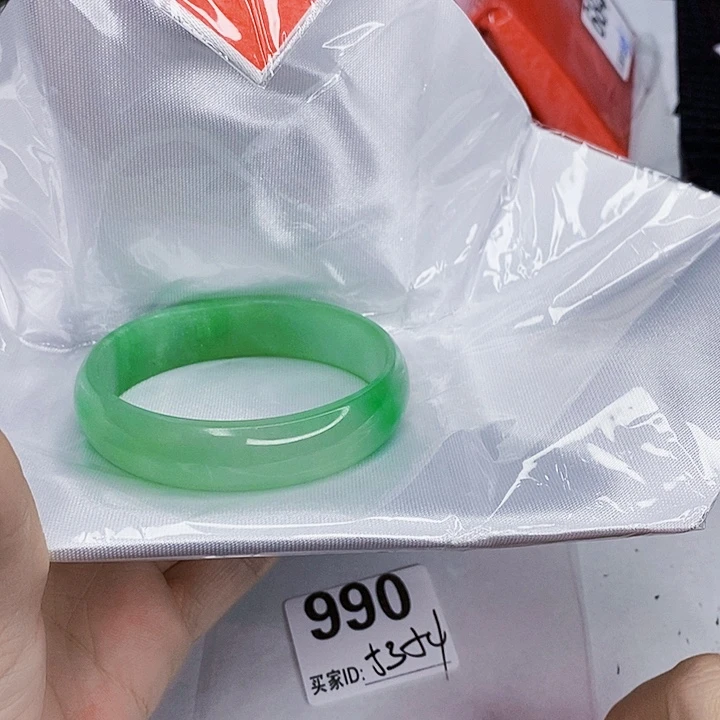 翡翠未镶嵌手镯一图一物实物为准（微瑕处理）