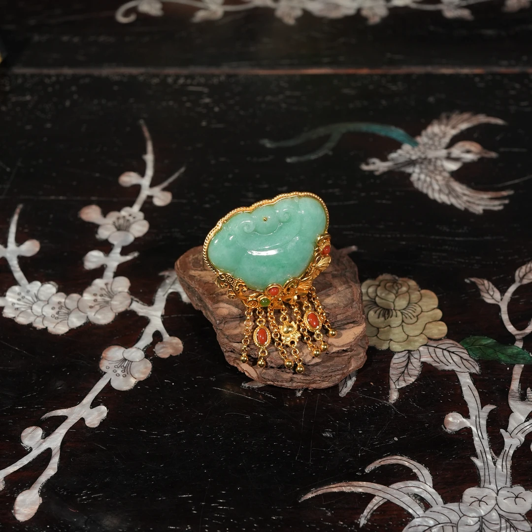 1.8香港王老板-翡翠镶嵌戒指6k305