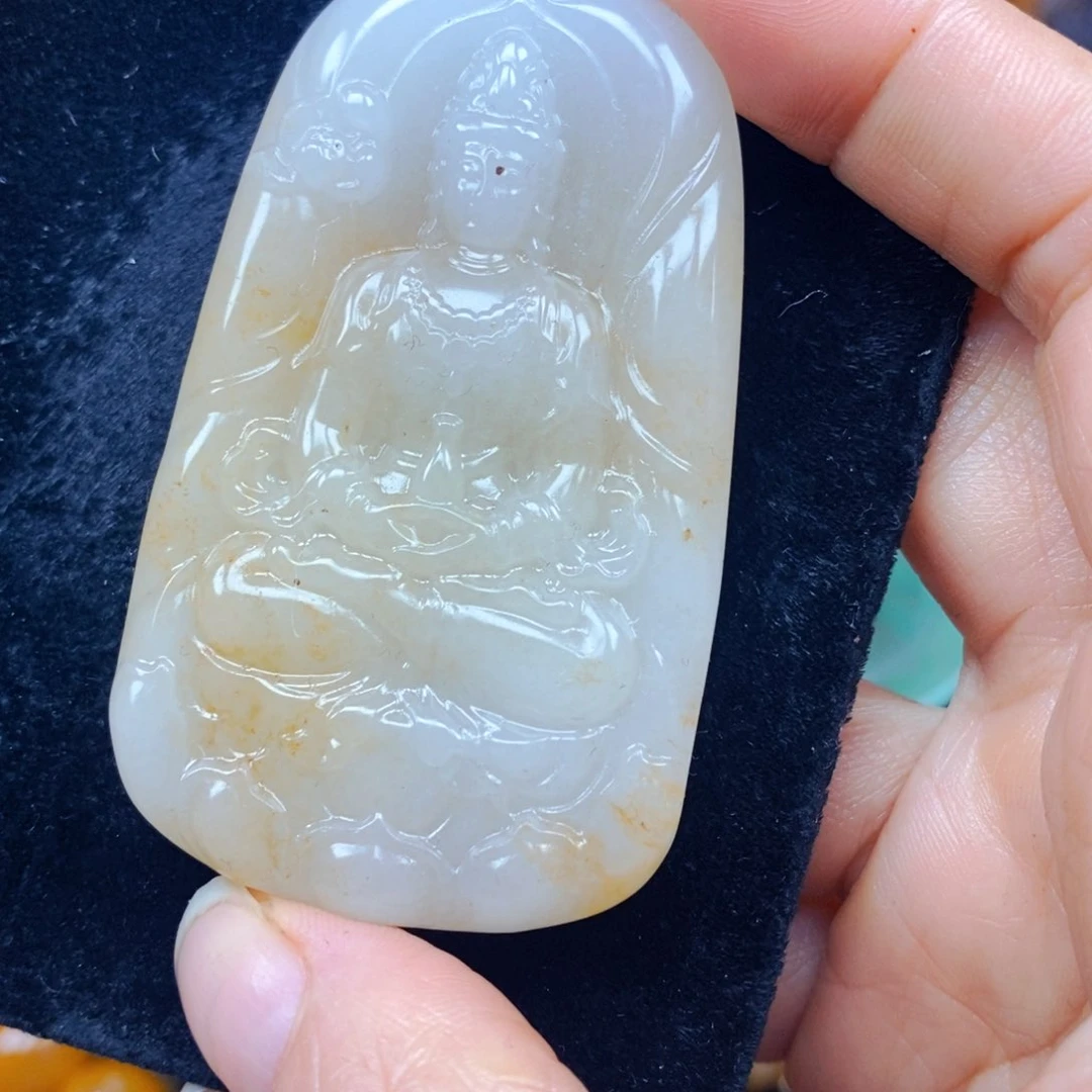 未镶嵌石英质玉（黄龙玉）颈饰