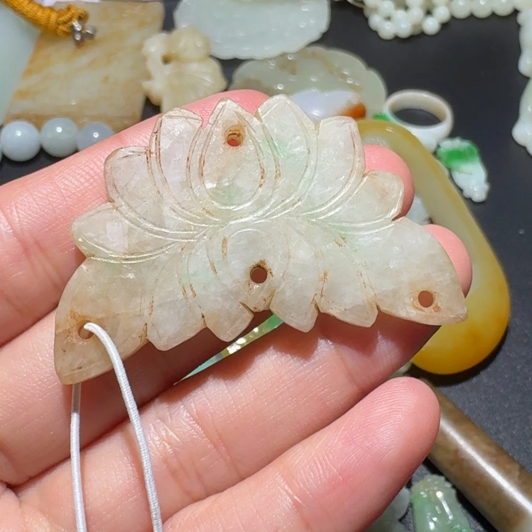 乐***）翡翠未镶嵌颈饰1111