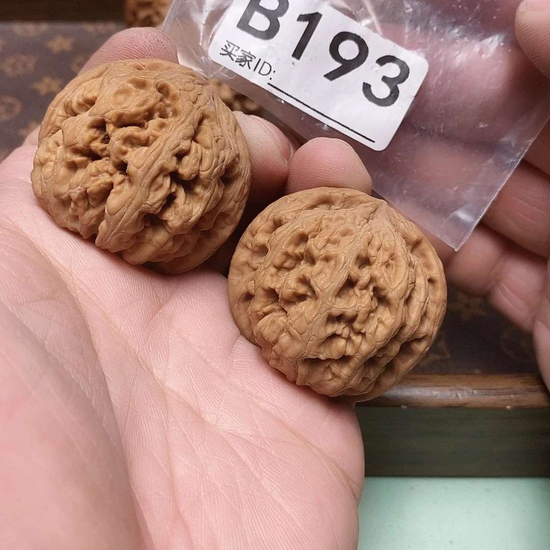 把件文玩核桃粗筋40尺。