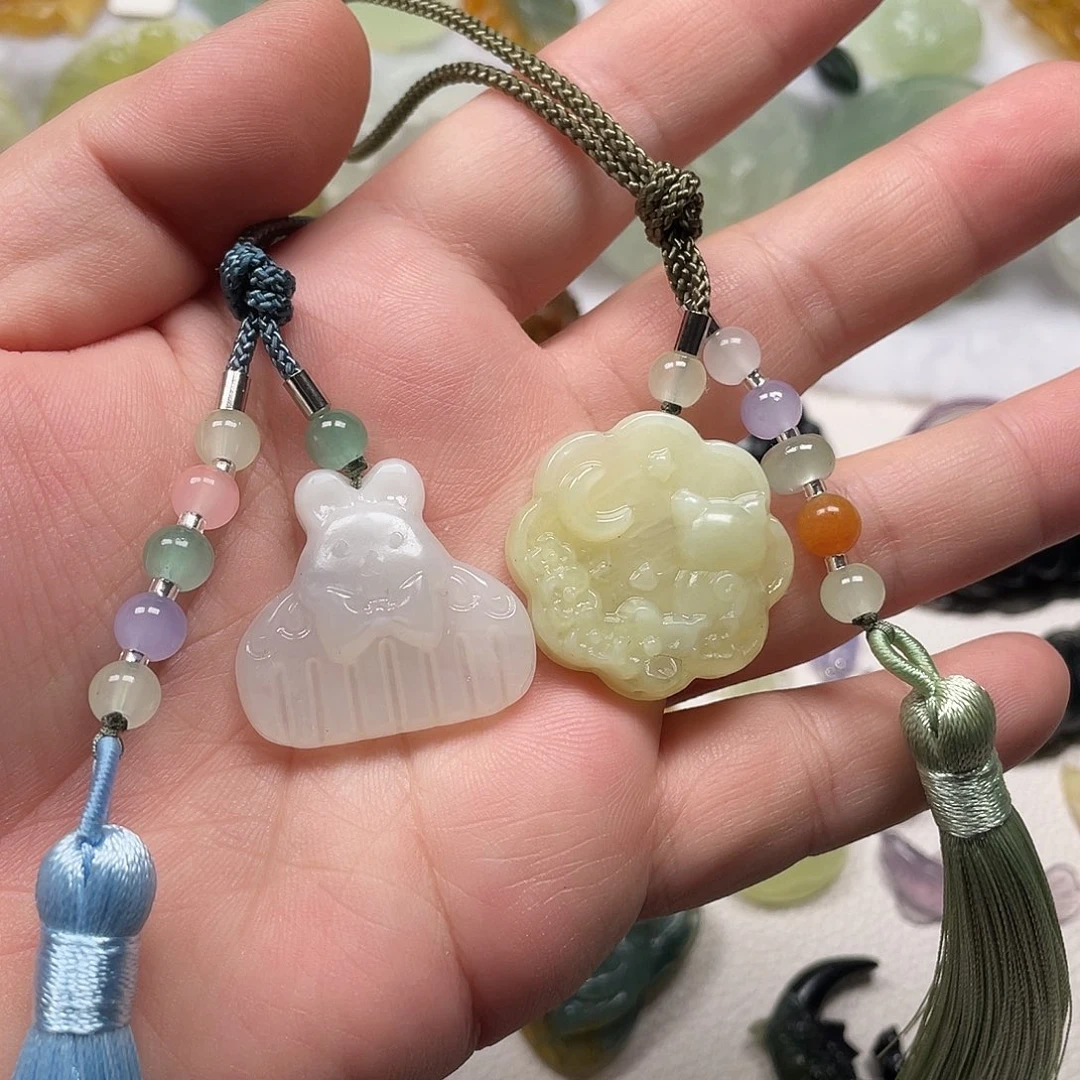 蛇纹石玉未镶嵌颈饰