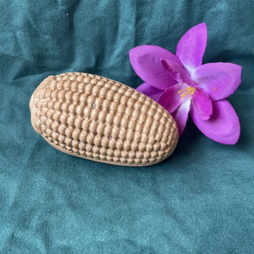 桃木玉米带雕刻打磨精品把玩