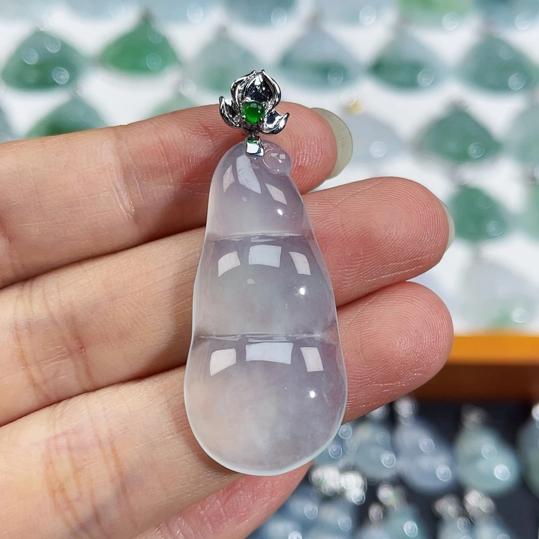 翡翠18K金镶嵌颈饰吊坠