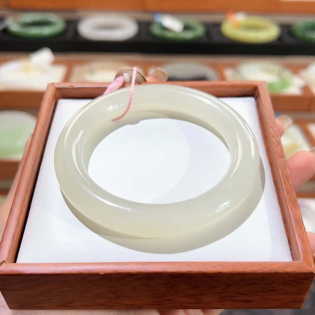 和田玉手镯未镶嵌圆条荔枝冻