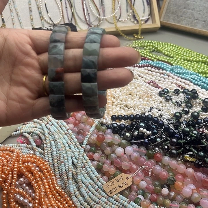 玛瑙/玉髓珠宝半成品未镶嵌一条龙血石手牌