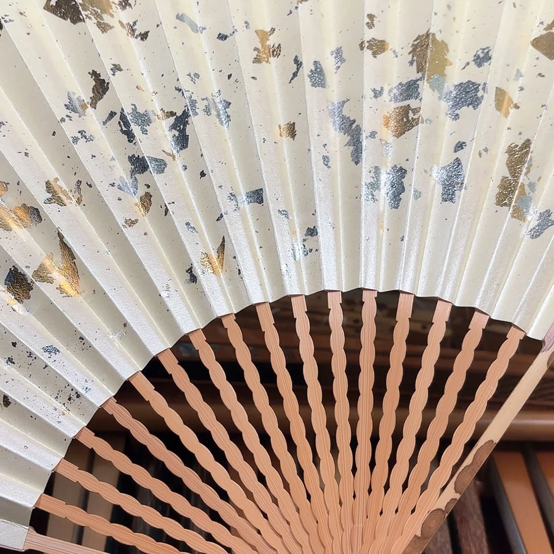 扇子白撒金龙鳞梅妃