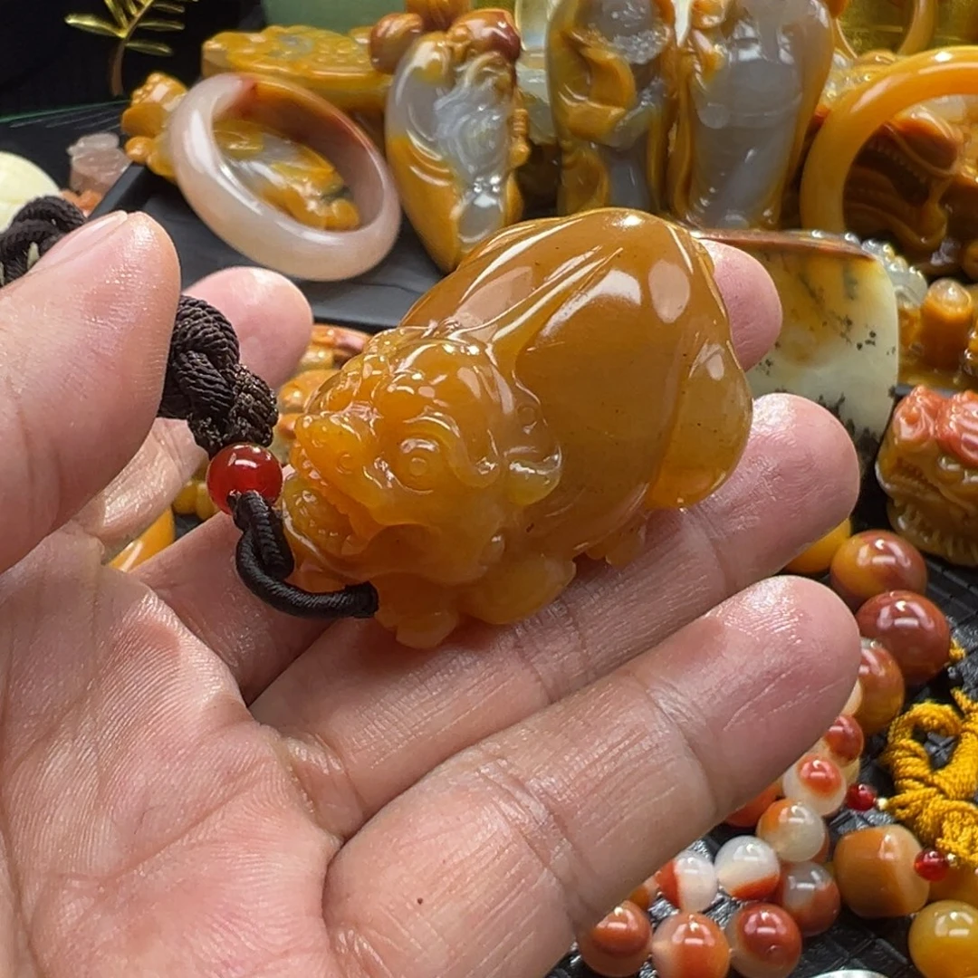 石英质玉未镶嵌颈饰