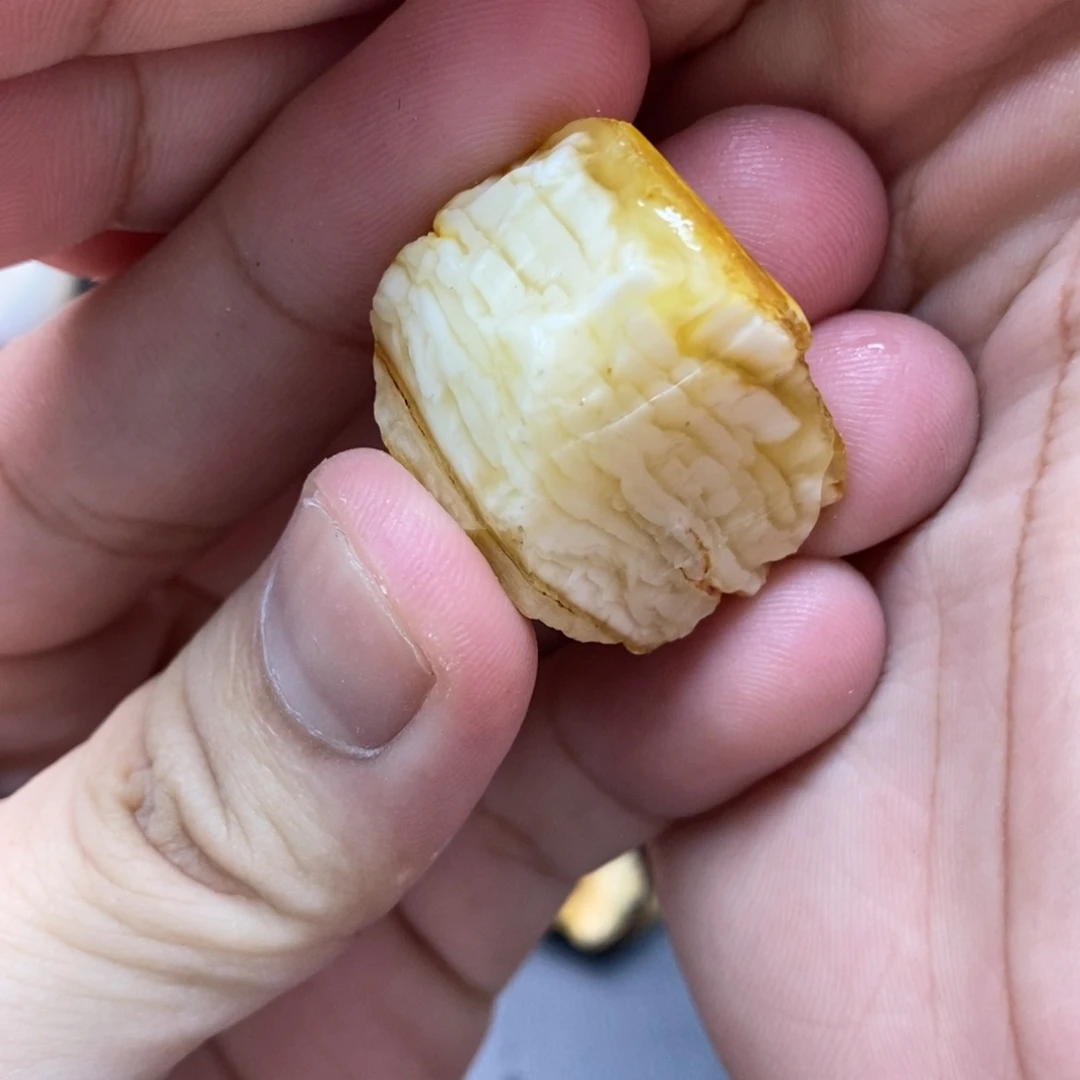 定制琥珀未镶嵌蜜蜡